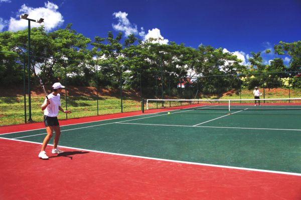tennis-court-on-eden-islandB6434445-3D12-5D58-0F2A-AC2243C3B9A4.jpg